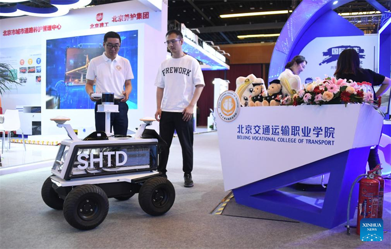 Το Παγκ?σμιο Συν?δριο Ψηφιακ?? Οικονομ?α? για το 2024 ξεκιν? στο Πεκ?νο