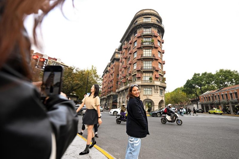 Ανθ?ζει η τουριστικ? βιομηχαν?α τη? Κ?να? μετ? την απ?φαση για ?νοιγμα στα ταξ?δια χωρ?? β?ζα