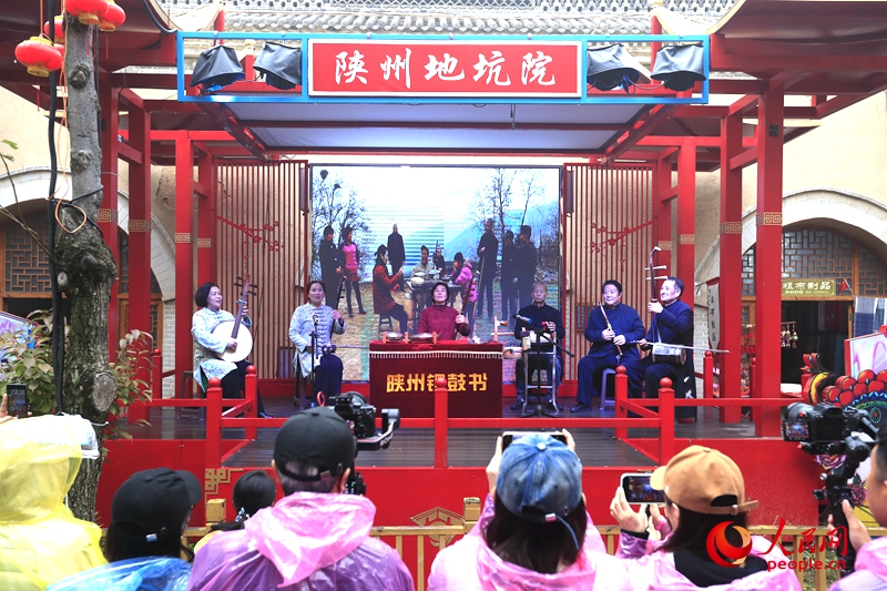 Παρ?σταση ?περα? Σααντζ?ου Γκονγκ και Ντραμ