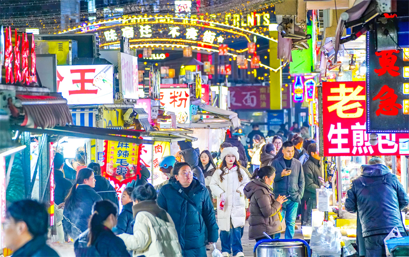 Στην π?λη Σουτσι?ν η ?Νυχτεριν? οικονομ?α? απελευθερ?νει ν?α ζωτικ?τητα