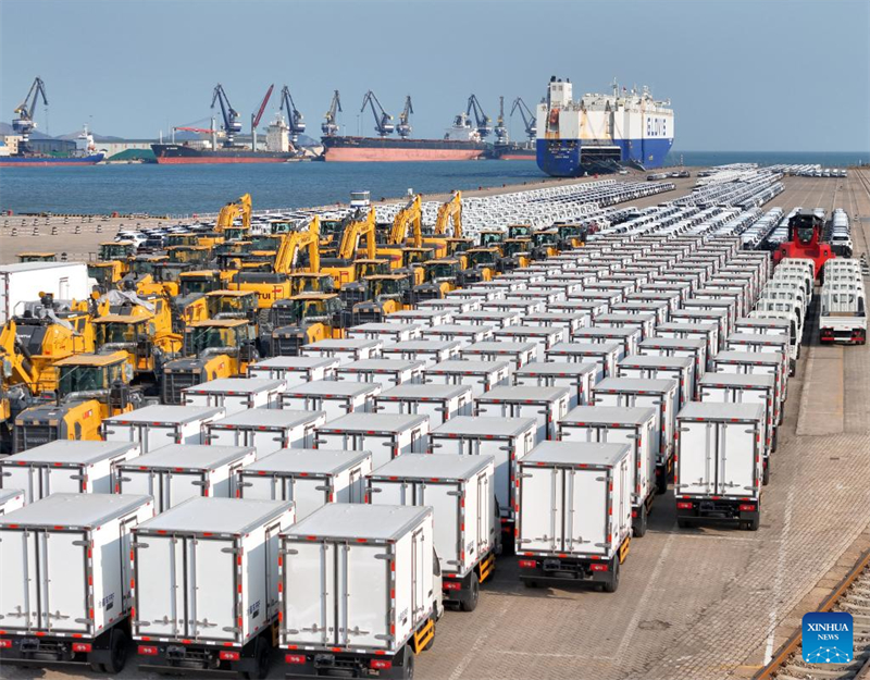 Φ?ρτο? εργασι?ν στα μεγ?λα λιμ?νια τη? Κ?να? στη αρχ? του ?του?