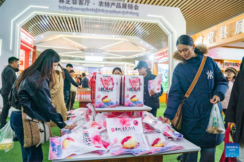 Η ανοιξι?τικη ανθοφορ?α ενισχ?ει τον τουρισμ? τη? π?λη? Νινγκτσ? στην Αυτ?νομη Περιοχ? Σιζ?νγκ τη? Κ?να?