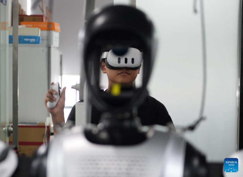 Η παραγωγ? ρομπ?τ στην επαρχ?α Γκουανγκντ?νγκ ξεπ?ρασε τι? 240.000 μον?δε? το 2024