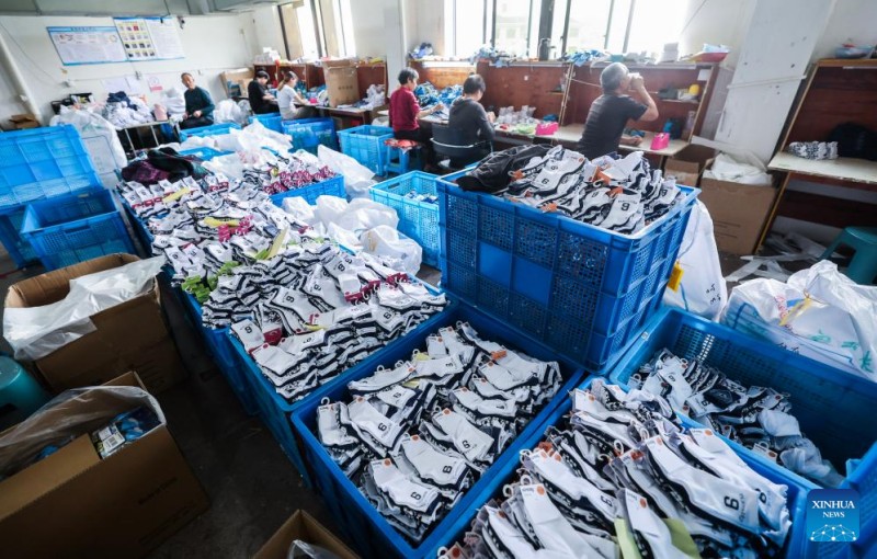 Οι επιχειρ?σει? παραγωγ?? καλτσ?ν στην Τζετζι?νγκ τη? Κ?να? παρουσι?ζουν σταθερ? πρ?οδο