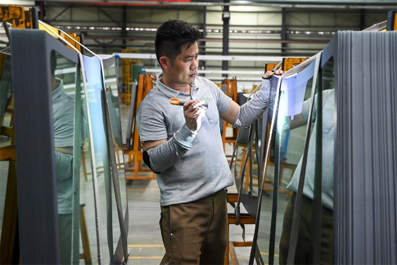 Γυαλ?, πρ?σινη εν?ργεια και εξαγωγ??: Ο δι?δρομο? που μεταμορφ?νει τη ν?τια Κ?να