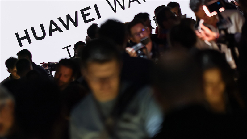?να λογ?τυπο τη? Huawei σε μια παρουσ?αση προ??ντο? στο Βερολ?νο τη? Γερμαν?α?, στι? 15 Μα?ου 2025. /VCG