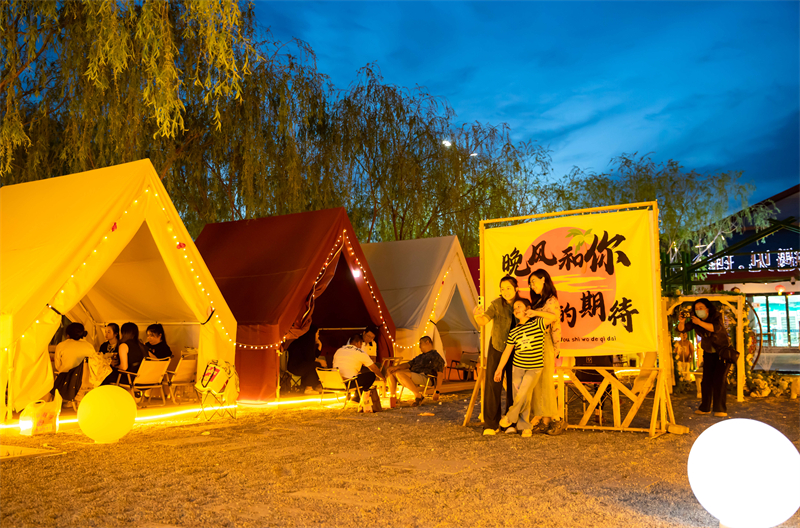 Επαρχ?α Γκανσο?: Η κατασκ?νωση ενισχ?ει τη νυχτεριν? οικονομ?α