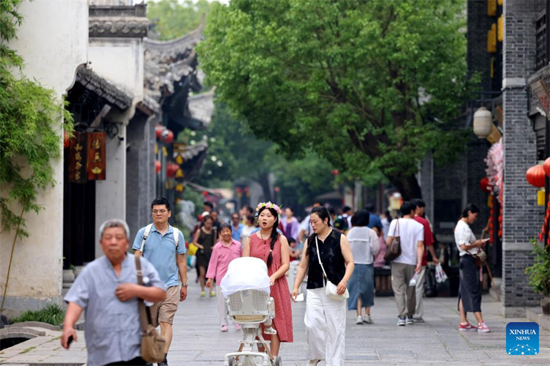 Τα εγχ?ρια ταξ?δια τη? Κ?να? αυξ?θηκαν κατ? 5,7% κατ? τη δι?ρκεια των ετ?σιων διακοπ?ν Ντουανγο?