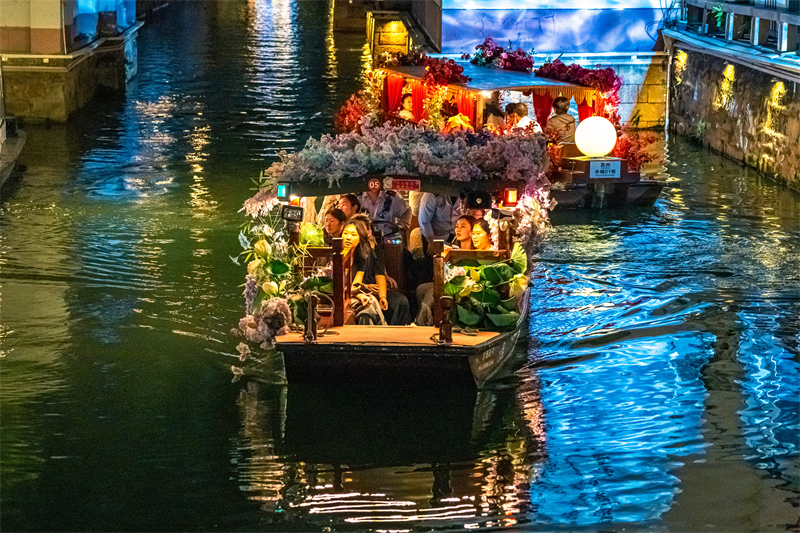 Επαρχ?α Τζιανγκσο?: Ανθ?ζει η νυχτεριν? οικονομ?α