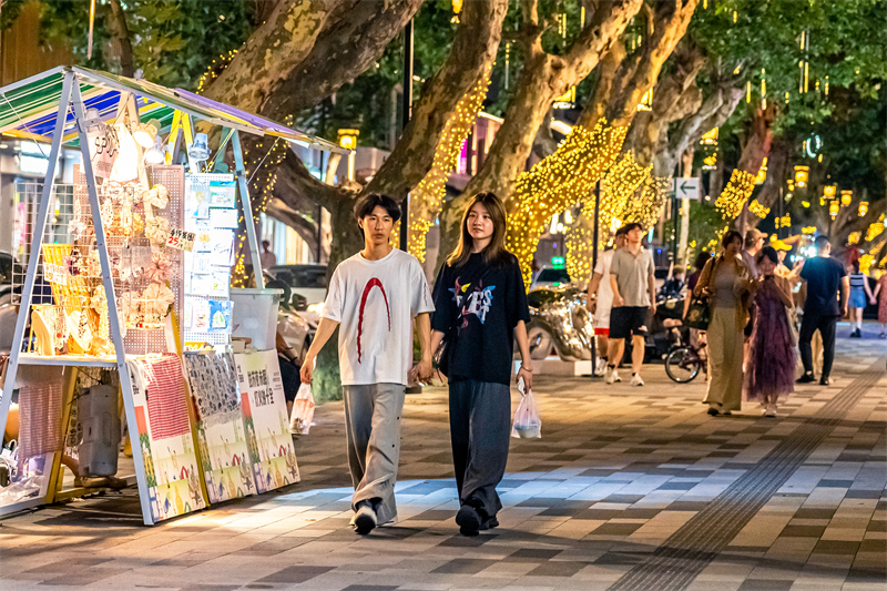 Επαρχ?α Τζιανγκσο?: Ανθ?ζει η νυχτεριν? οικονομ?α