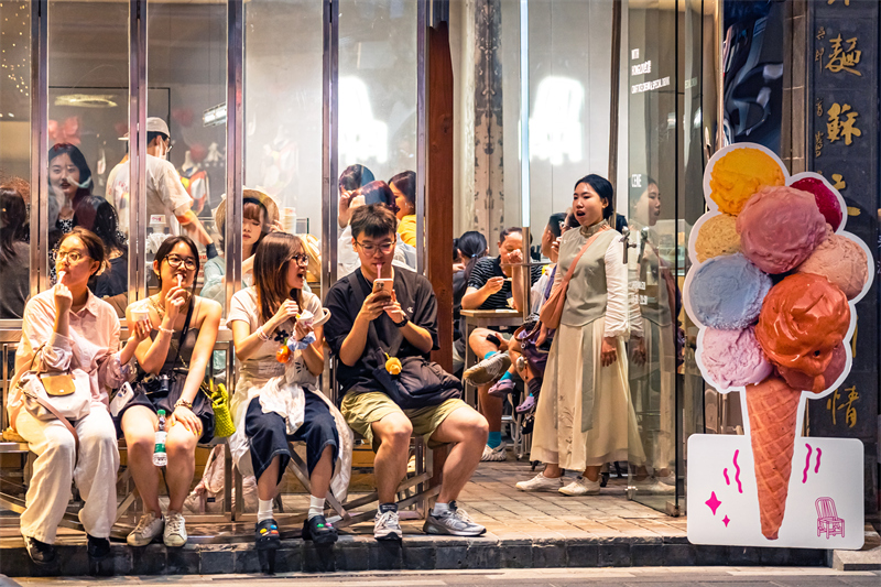 Επαρχ?α Τζιανγκσο?: Ανθ?ζει η νυχτεριν? οικονομ?α