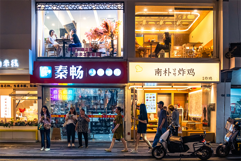 Επαρχ?α Τζιανγκσο?: Ανθ?ζει η νυχτεριν? οικονομ?α