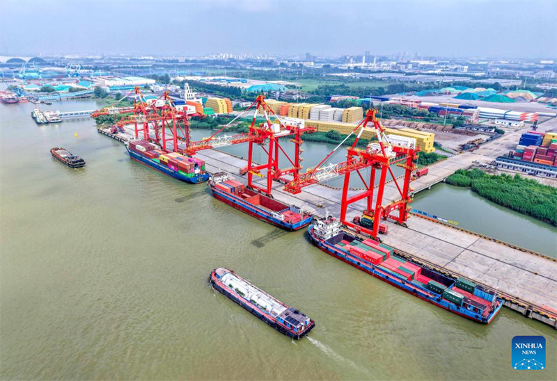 Η ακμ?ζουσα θαλ?σσια οικονομ?α τη? Κ?να? οδηγε? σε βι?σιμη, σταθερ? αν?πτυξη του παγκ?σμιου εμπορ?ου και τη? αν?πτυξη?