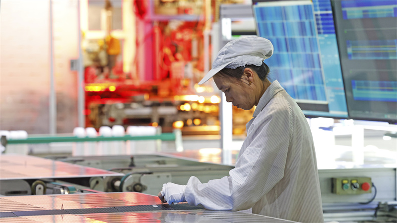 Επαρχ?α Τζιανγκσο?: Οι εταιρε?ε? φωτοβολτα?κ?ν επιταχ?νουν την παραγωγ? για την εκτ?λεση παραγγελι?ν