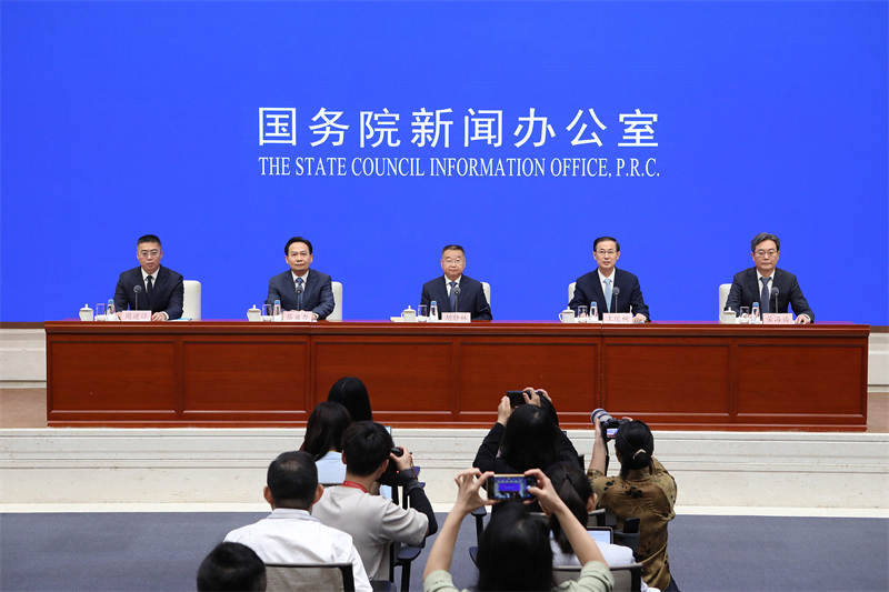 Το Γραφε?ο Πληροφορι?ν του Κρατικο? Συμβουλ?ου τη? Κ?να? πραγματοπο?ησε συν?ντευξη Τ?που σχετικ? με τα επιτε?γματα τη? χ?ρα? στη φορολογικ? μεταρρ?θμιση και αν?πτυξη κατ? τη δι?ρκεια τη? 14η? πενταετο?? περι?δου (2021-2025), Πεκ?νο, 28 Ιουλ?ου 2025. (Φωτογραφ?α / Xinhua)