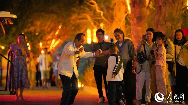 Η ν?χτα στην παλι? π?λη του Κουτσ? τη? Κ?να? δεν τελει?νει ποτ?