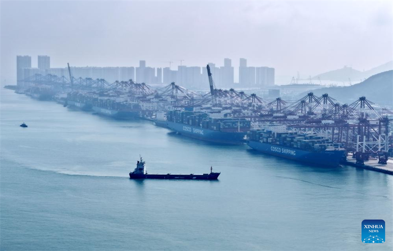 Το Λιμ?νι Τσινγκντ?ο πρ?σθεσε φ?το? 22 ν?ε? εξερχ?μενε? εμπορικ?? διαδρομ??