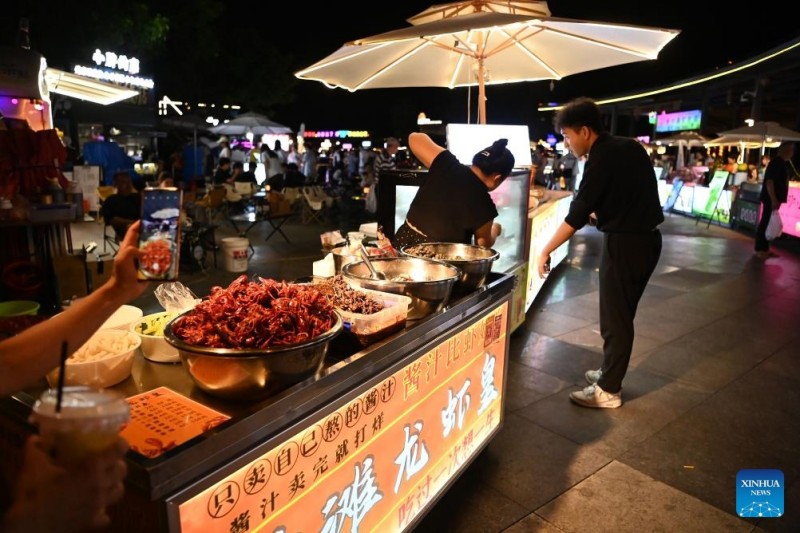 Η νυχτεριν? οικονομ?α αναπτ?χθηκε στην Τσουαντζ?ου, τη? επαρχ?α? Φουτζι?ν τη? Κ?να?