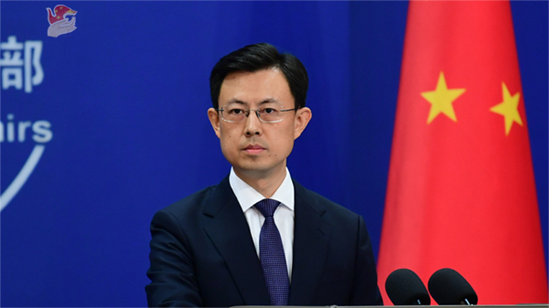 Ο εκπρ?σωπο? του κινεζικο? υπουργε?ου Εξωτερικ?ν, Γκου? Τζιακο?ν, μιλ?ει σε τακτικ? συν?ντευξη Τ?που στο Πεκ?νο, Κ?να, 27 Αυγο?στου 2025. /Κινεζικ? Υπουργε?ο Εξωτερικ?ν