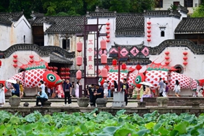 Η ?υλη πολιτιστικ? κληρονομι? τροφοδοτε? την α?ξηση του καλοκαιρινο? τουρισμο? στην επαρχ?α Ανχου?ι τη? Κ?να?