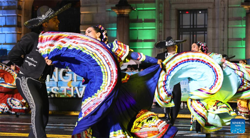 Παρ?λαση αρμ?των κατ? την τελετ? ?ναρξη? του 36ου Φεστιβ?λ Τουρισμο? τη? Σαγκ?η? πραγματοποι?θηκε στη Σαγκ?η