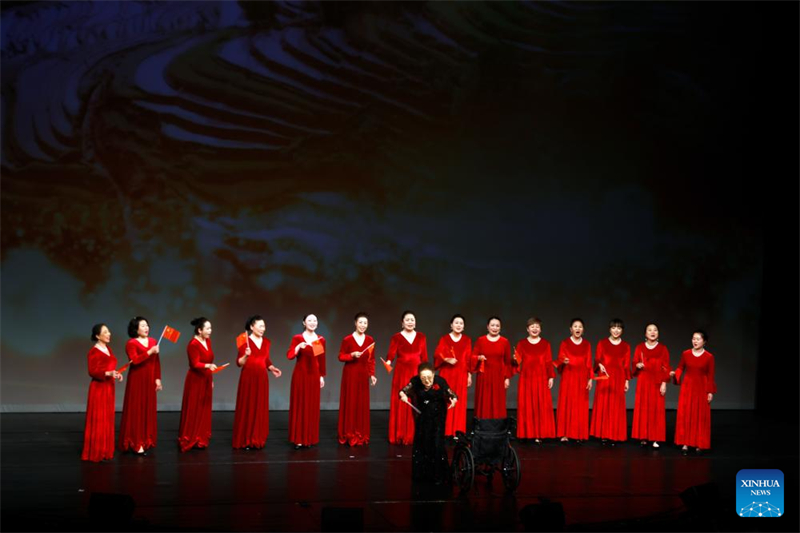 Η πολιτιστικ? παρ?σταση ?Αγκαλι?στε την Κ?να - Συναισθ?ματα του Πεκ?νου? ανεβα?νει στη Ρουμαν?α