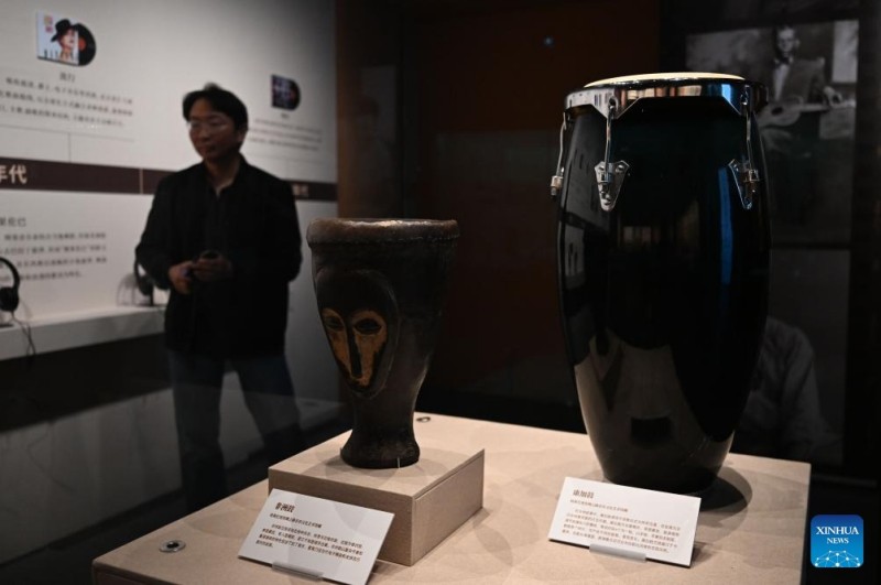 ?κθεση με θ?μα τι? δι?φορε? μουσικ?? κουλτο?ρε? κατ? μ?κο? του αρχα?ου Δρ?μου του Μεταξιο? πραγματοποι?θηκε στο Γκου?νγκτζου