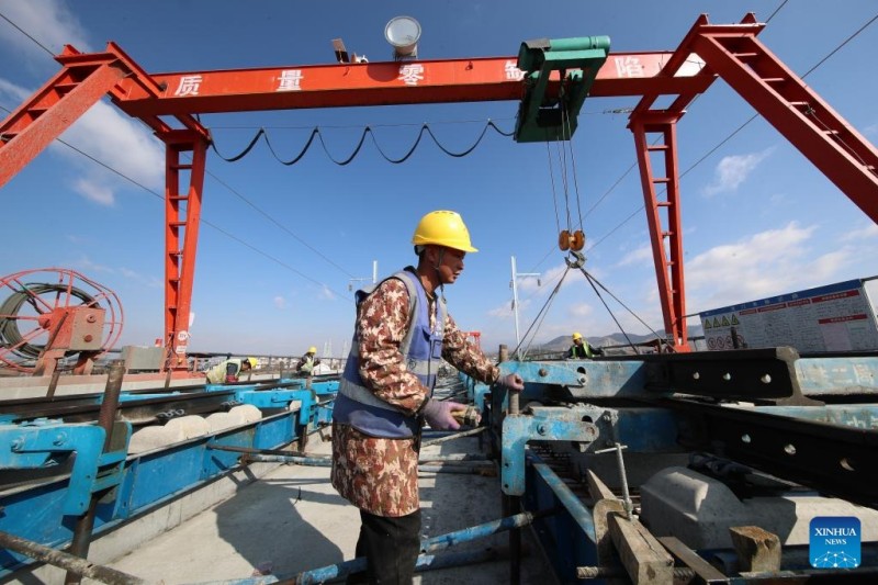 Υπ? κατασκευ? η σιδηροδρομικ? γραμμ? υψηλ?? ταχ?τητα? Τσονγκτσ?νγκ-Κουνμ?νγκ