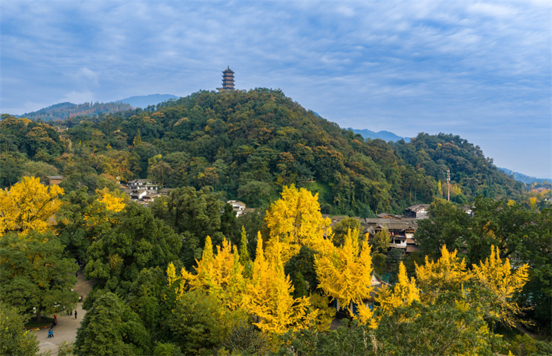 To Ντουτζιανγκγι?ν μαγε?ει του? τουρ?στε? με μια ?κρηξη χρωμ?των
