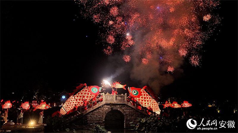 H ?υλη πολιτιστικ? κληρονομι?, τα φαν?ρια ψαρι?ν, προσελκ?ουν πλ?θο? επισκεπτ?ν