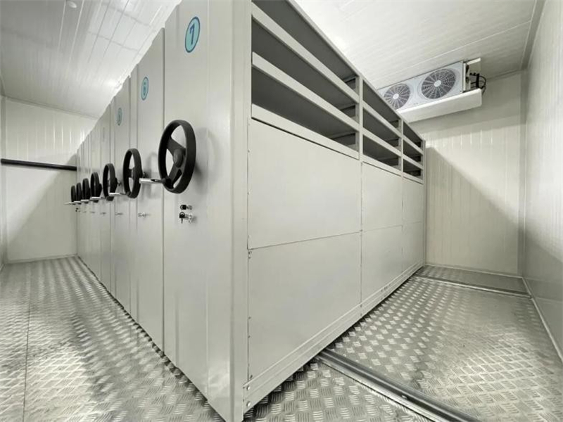 Η φωτογραφ?α απεικον?ζει ντουλ?πια σε ψυχ?μενο χ?ρο αποθ?κευση? σπ?ρων στο Εθνικ? Κ?ντρο Γενετικ?ν Π?ρων ?γριων Φυτ?ν του Βοτανικο? Κ?που Τσενσ?ν. (Φωτογραφ?ε?: Βοτανικ?? Κ?πο? Τσενσ?ν τη? Σαγκ?η?)